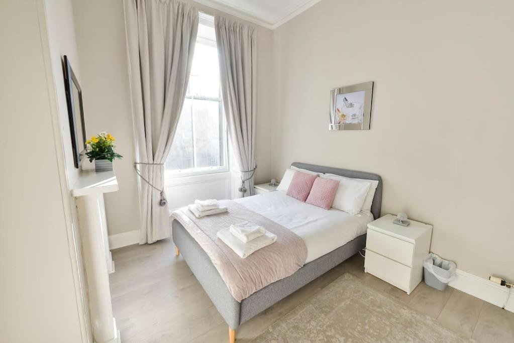 George IV Bridge - Superbly Located 3 Bedroom! Edimburgo Exterior foto