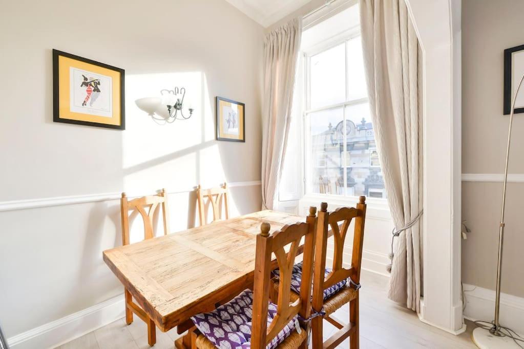 George IV Bridge - Superbly Located 3 Bedroom! Edimburgo Exterior foto